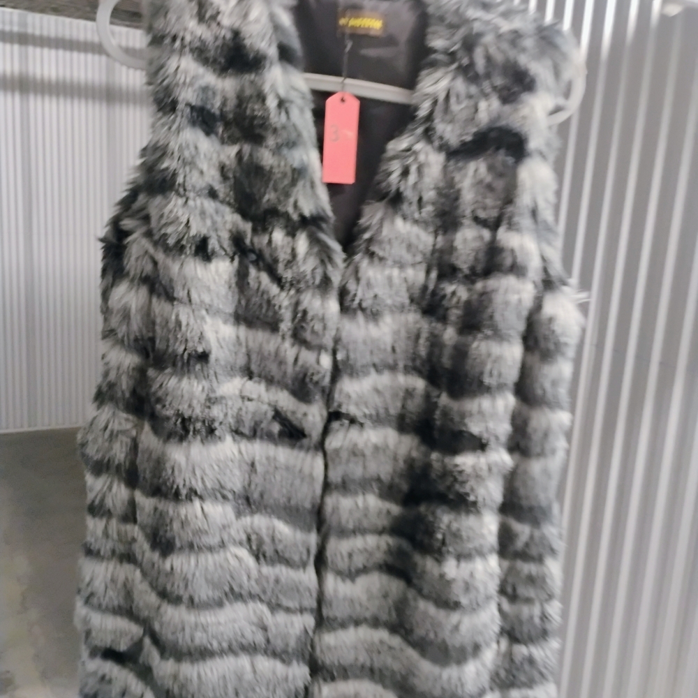 Stylish Faux Fur Vest in Black and Gray